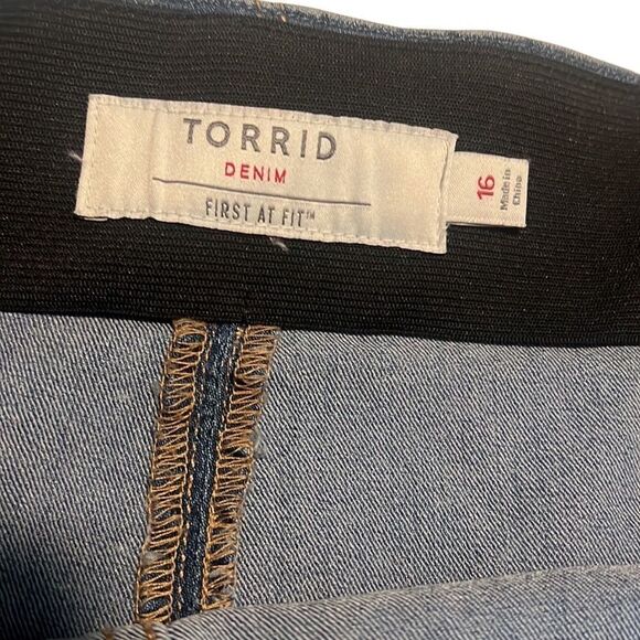 Torrid Blue Medium Wash Princess Seams Denim Mini Skirt Size 16 - Picture 7 of 9